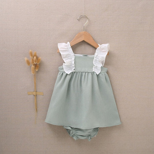 vestido de bebé niña con cubrepañal en bambula verde olivo con volantes en contraste