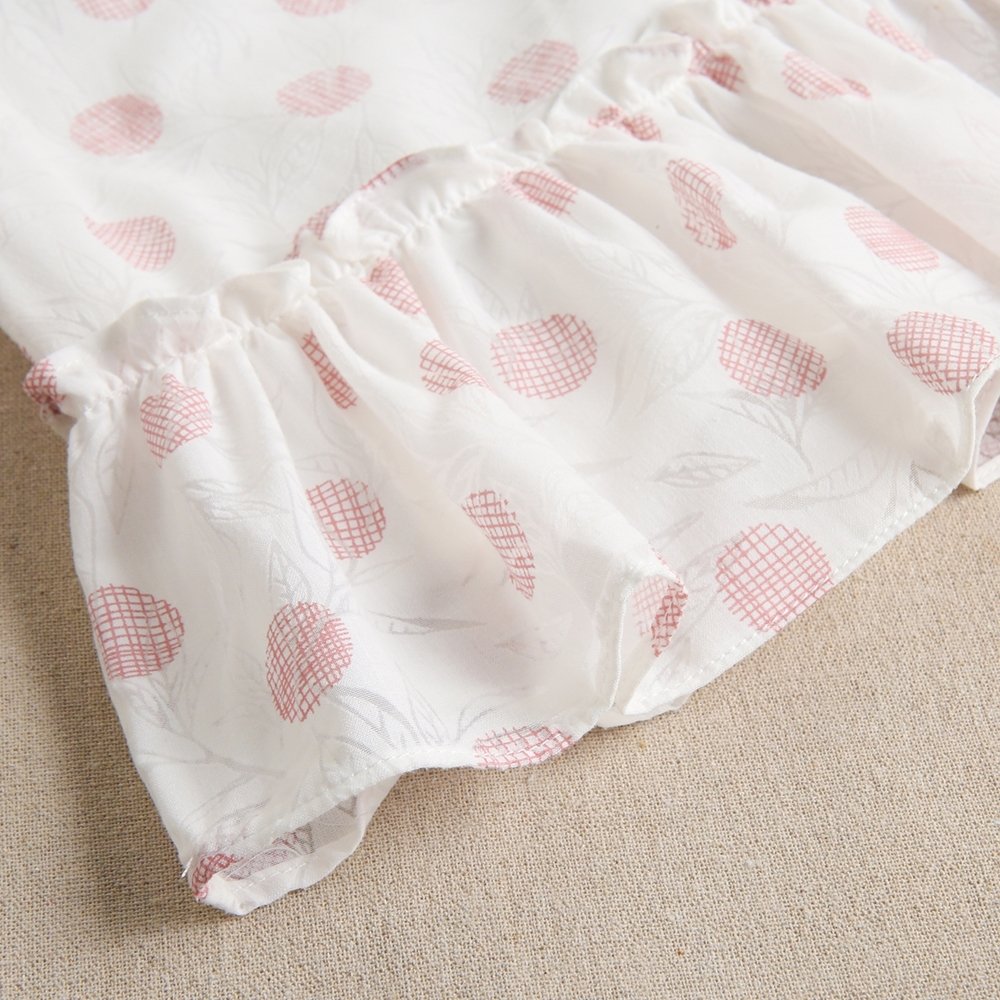 vestido de niña blanco con estampado en tonos rosas y volante inferior
