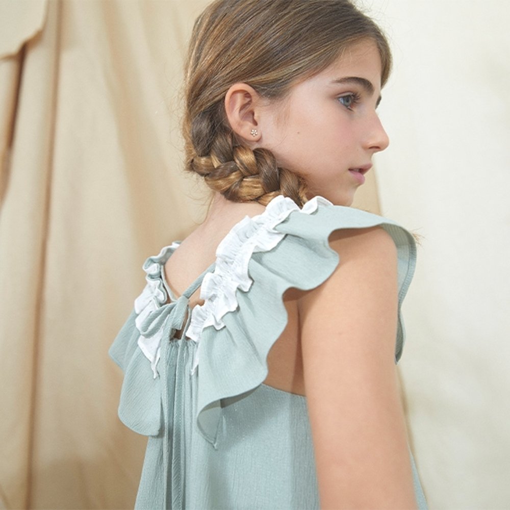 vestido de niña verde olivo con volantes en contraste
