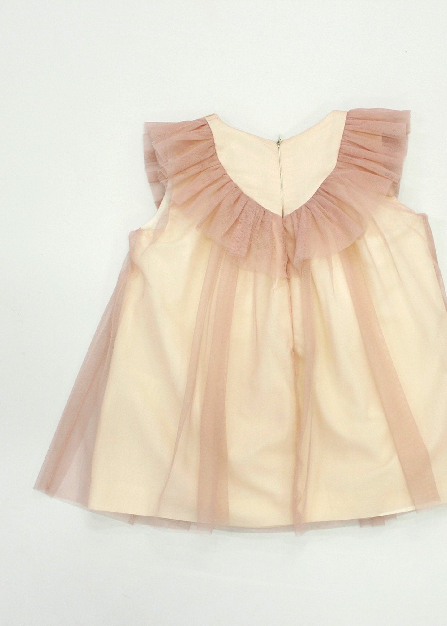 Vestido color rosa palo, cuello guipiur