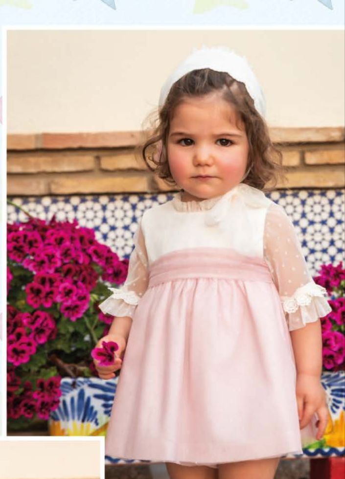 Vestido manga francesa, tonos blanco y rosa