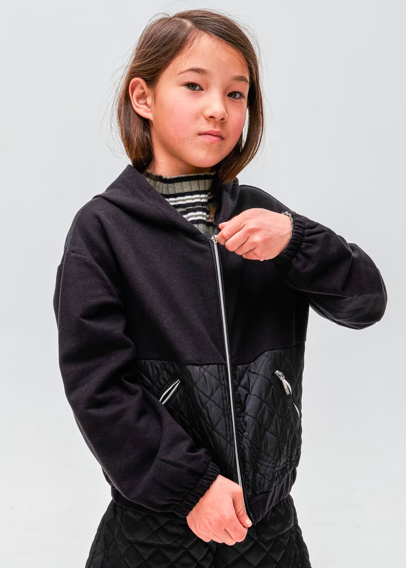 chamarra combinada color negro, capucha, mayoral