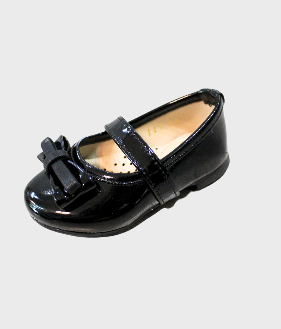 zapato de charol con moño
