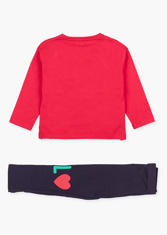 conjunto de camiseta color rojo con lazos en la cintura y leggins.