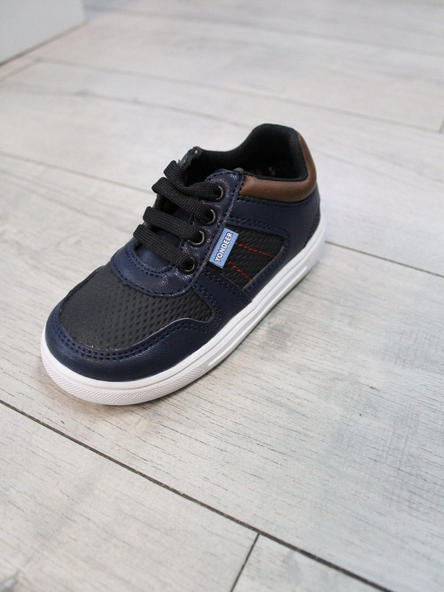 teni color azul con jareta y suela antiderrapante