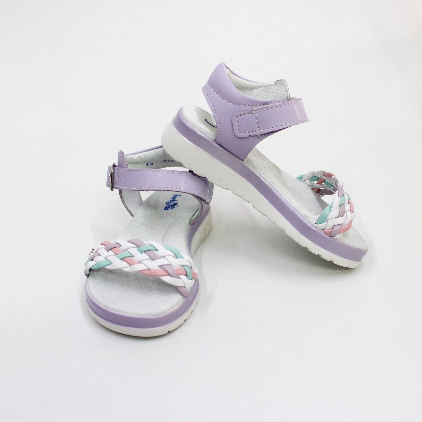 huarache tonos pastel, color lila, cierre con hebilla