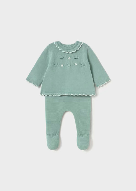 Conjunto pantalón y suéter tricot color menta, recién nacida