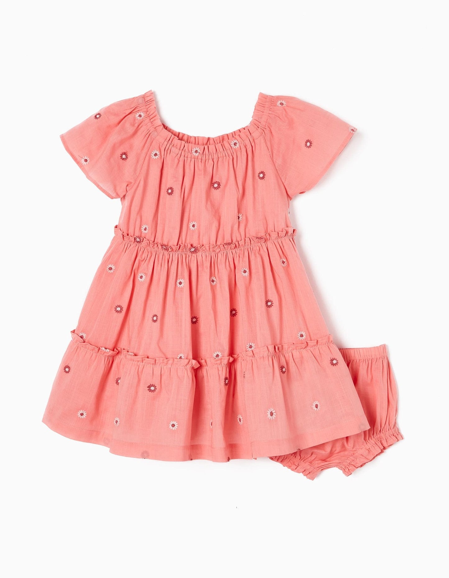 vestido rosa carmín, dos olanes y flores bordadas