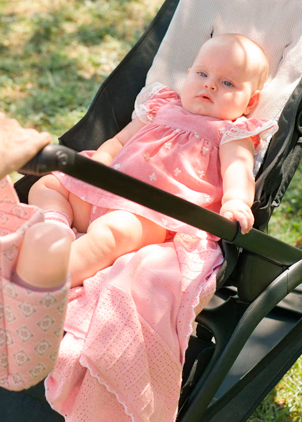Vestido con cubrepañal bordado,tono rosado, recién nacida