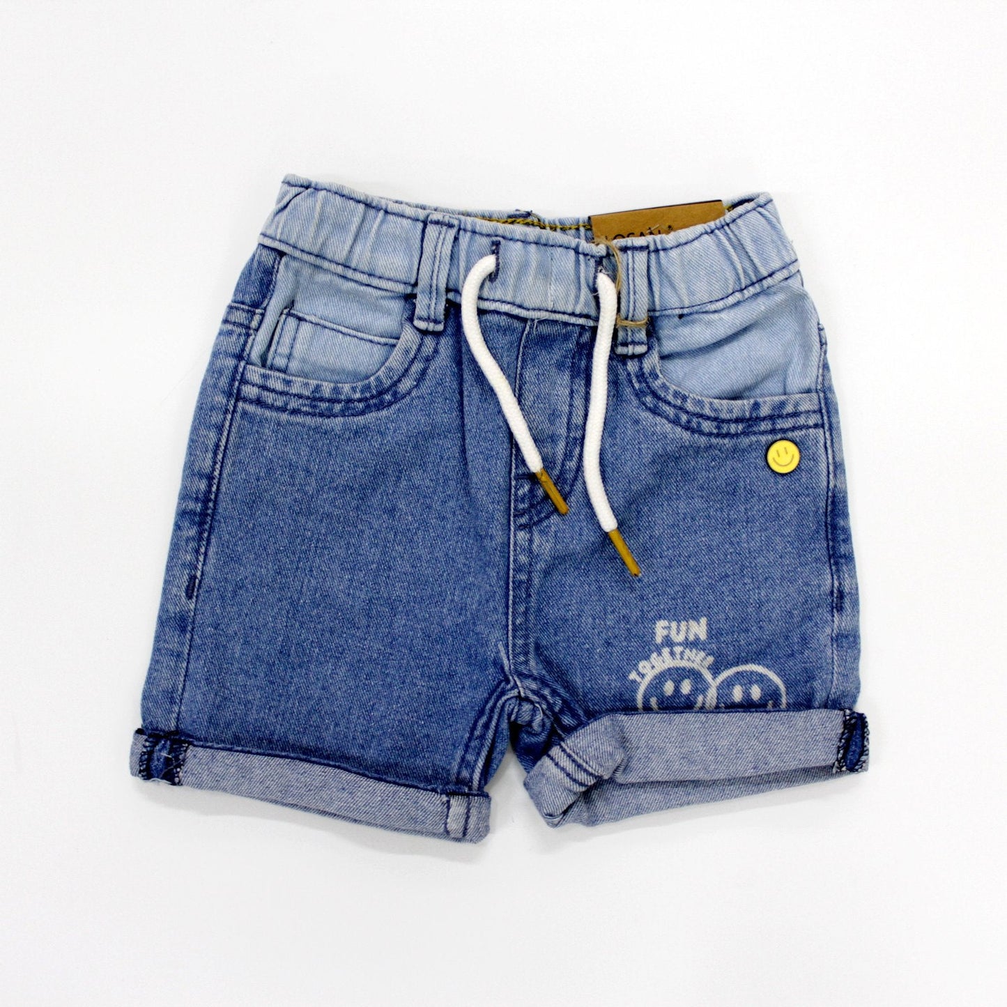 camiseta tie dye y short denim