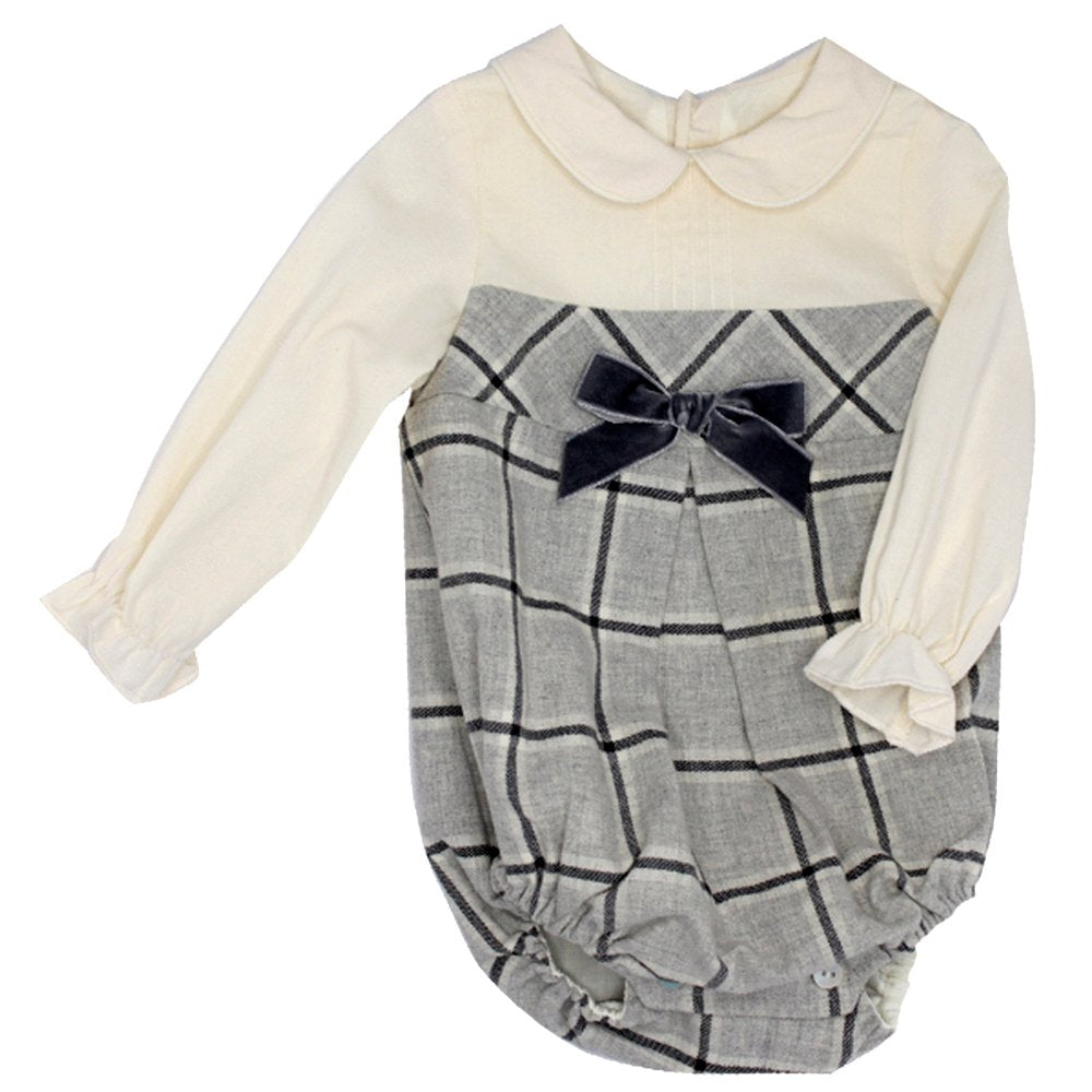 pelelecuadros gris con peto para bebé