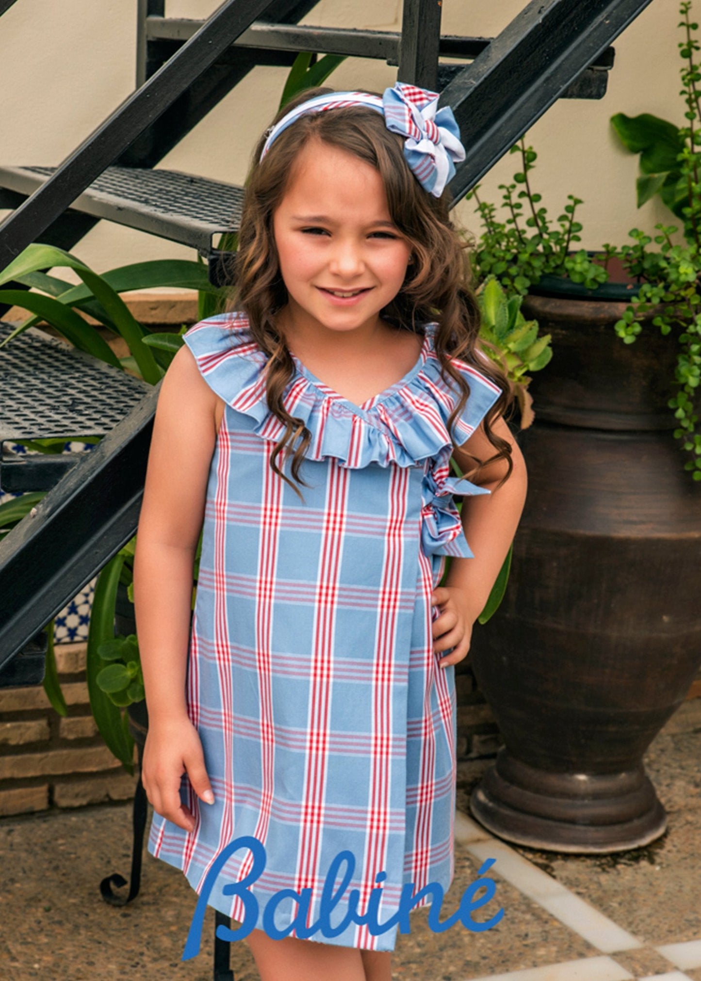 vestido nudo al lado