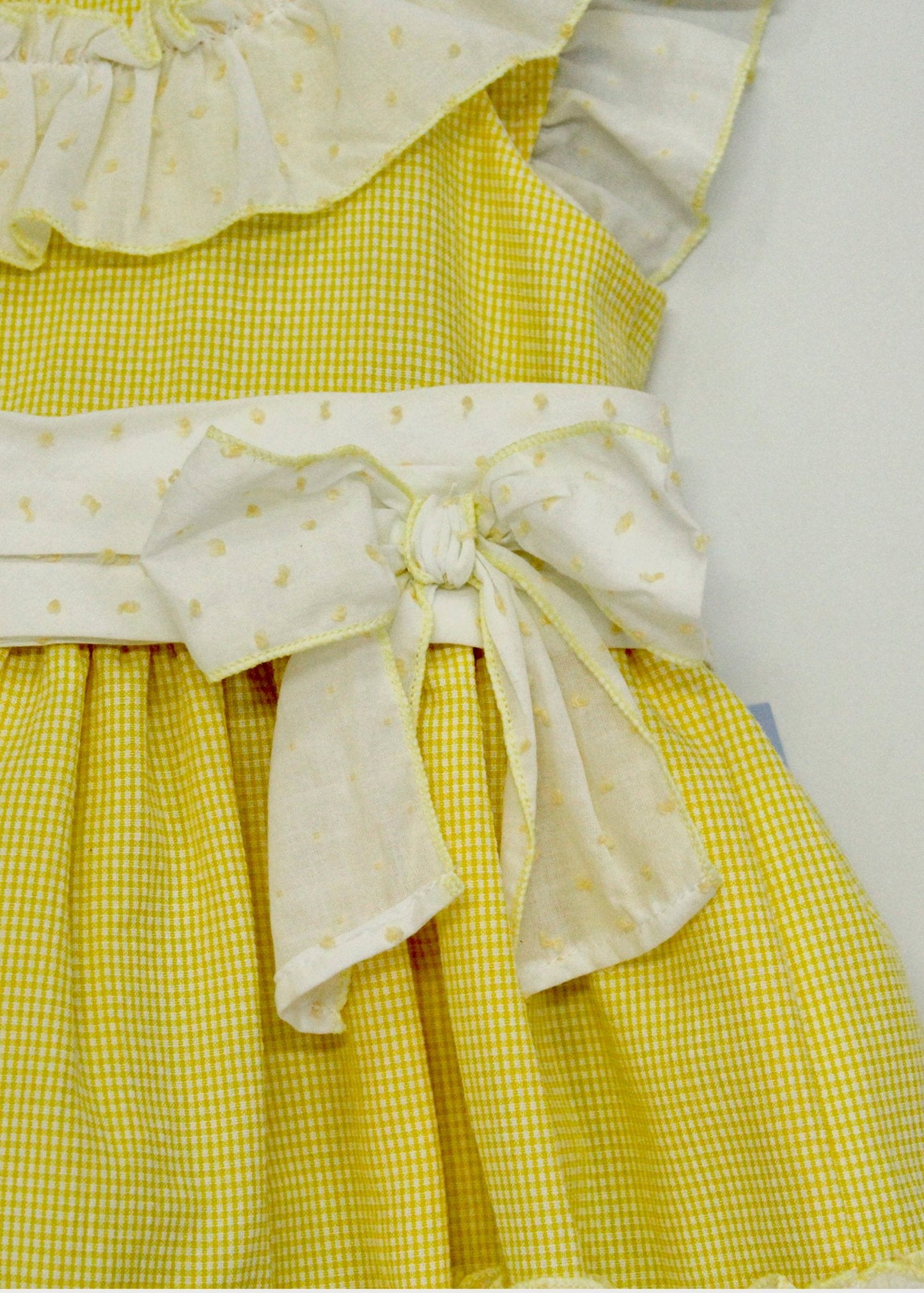 vestido amarillo, olanes.