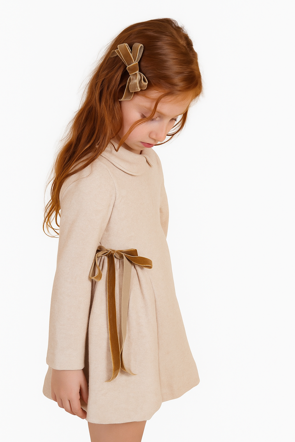 Vestido tejido beige cuello bebe 2 moños laterales terciopelo