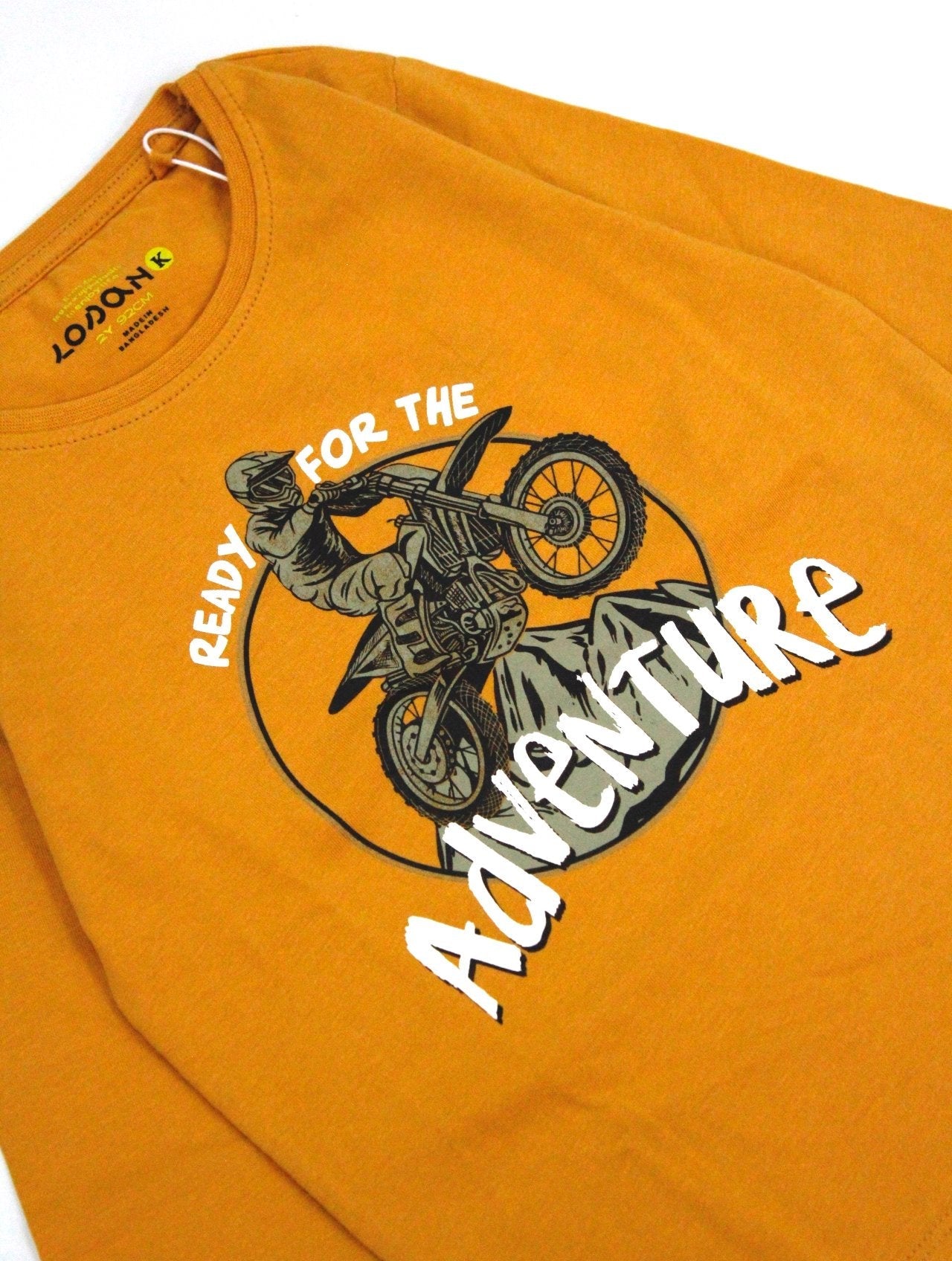 camiseta manga larga color mostaza, "ready for the adventure"
