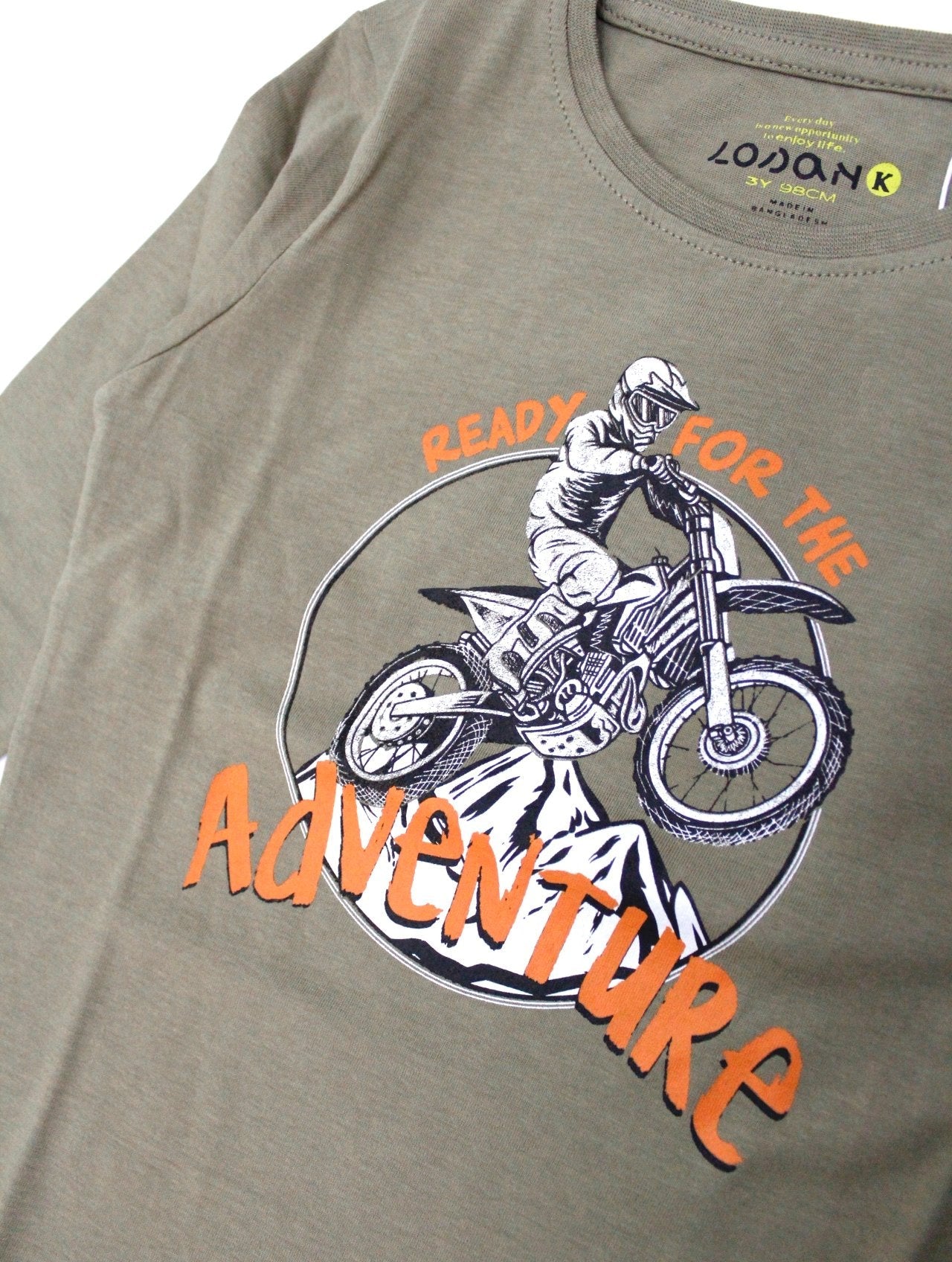 camiseta manga larga color verde "ready for the adventure"
