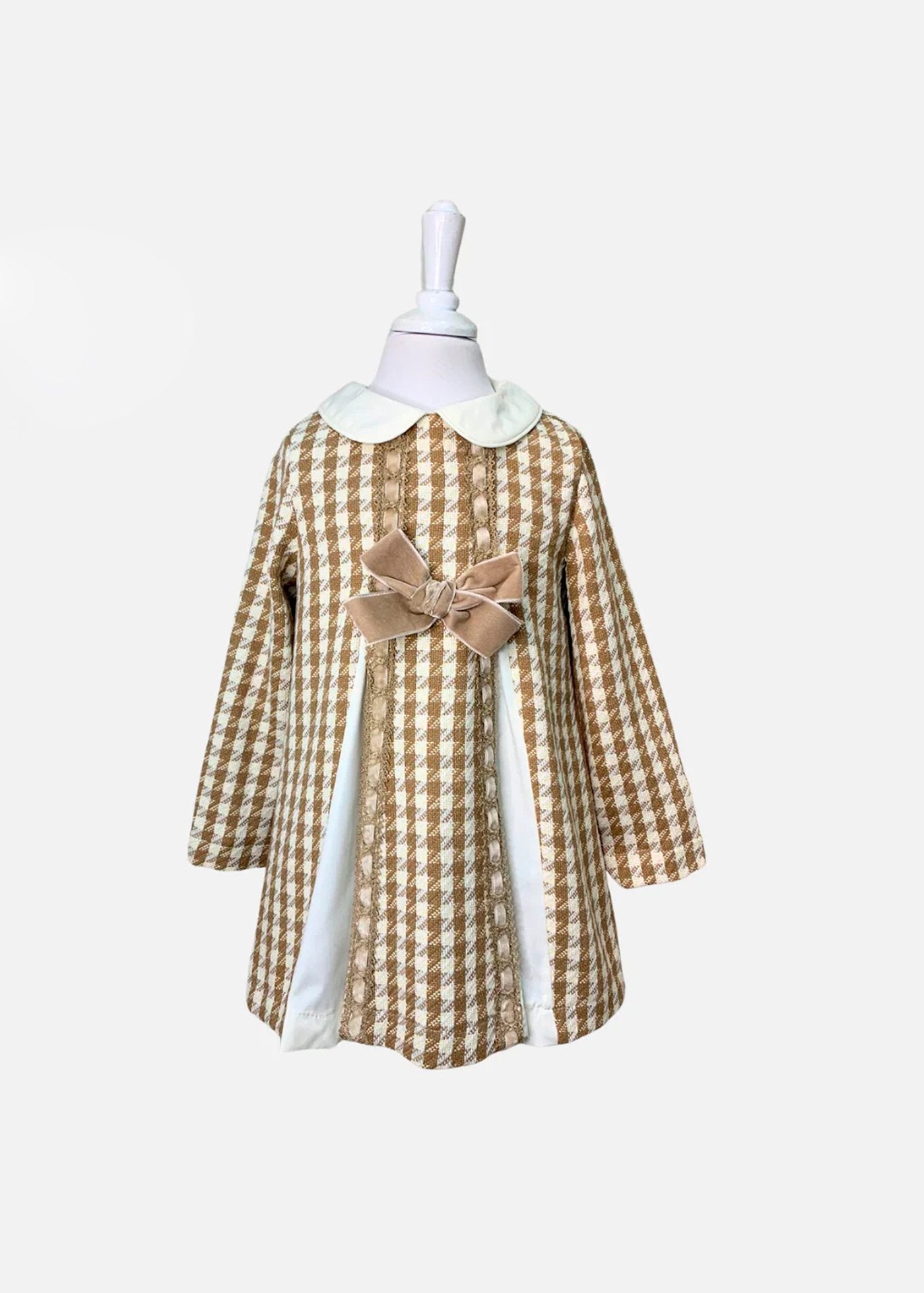 vestido camel, 2 patoles en la parte de enfrente, babiné