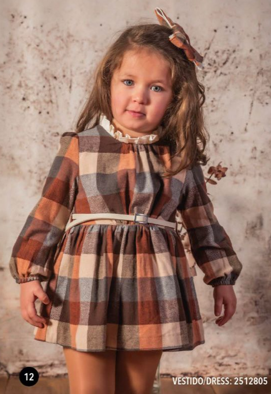 vestido a cuadros con cintura rizada