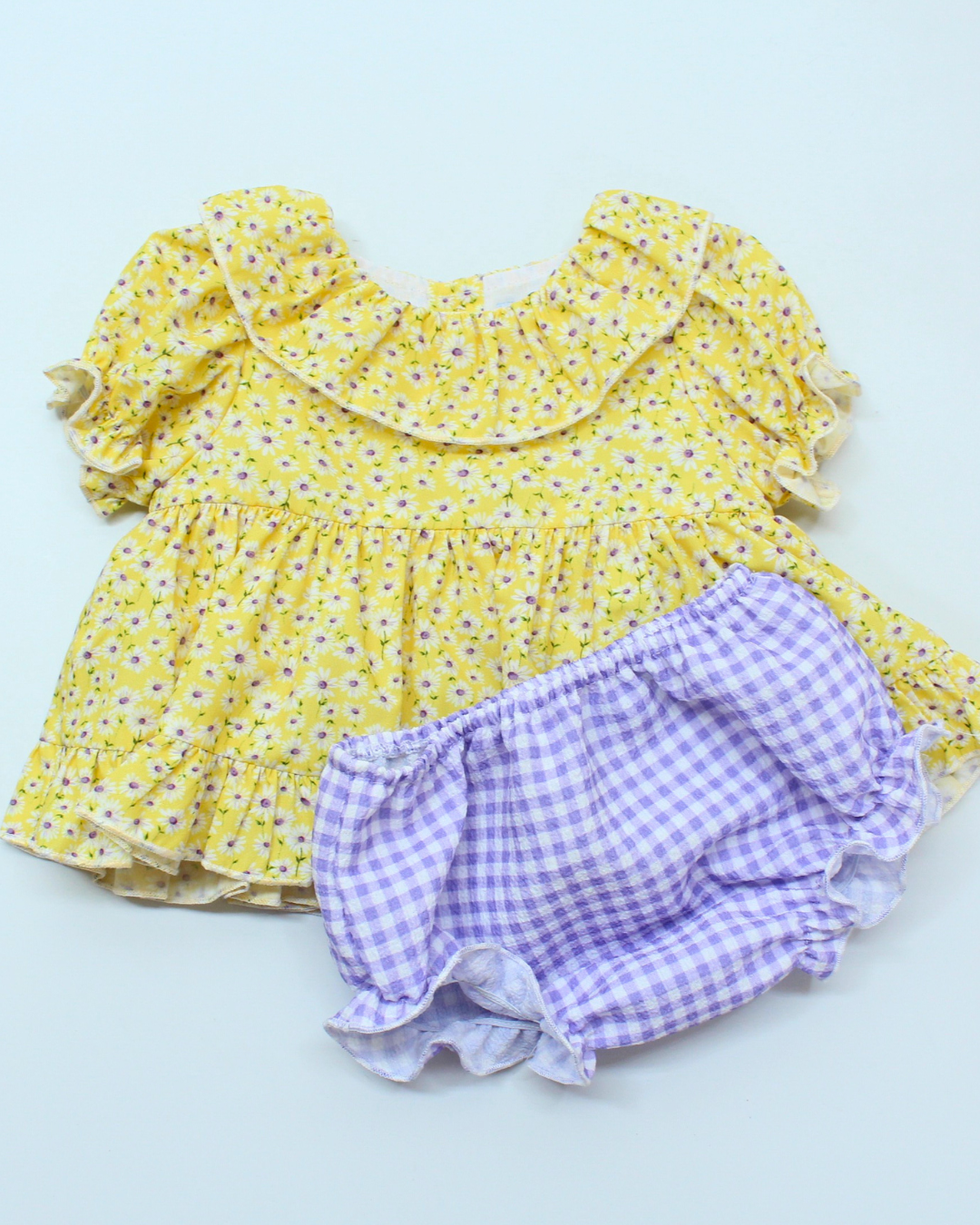 conjunto vestido flores amarilla co cubre calzón, cuadros