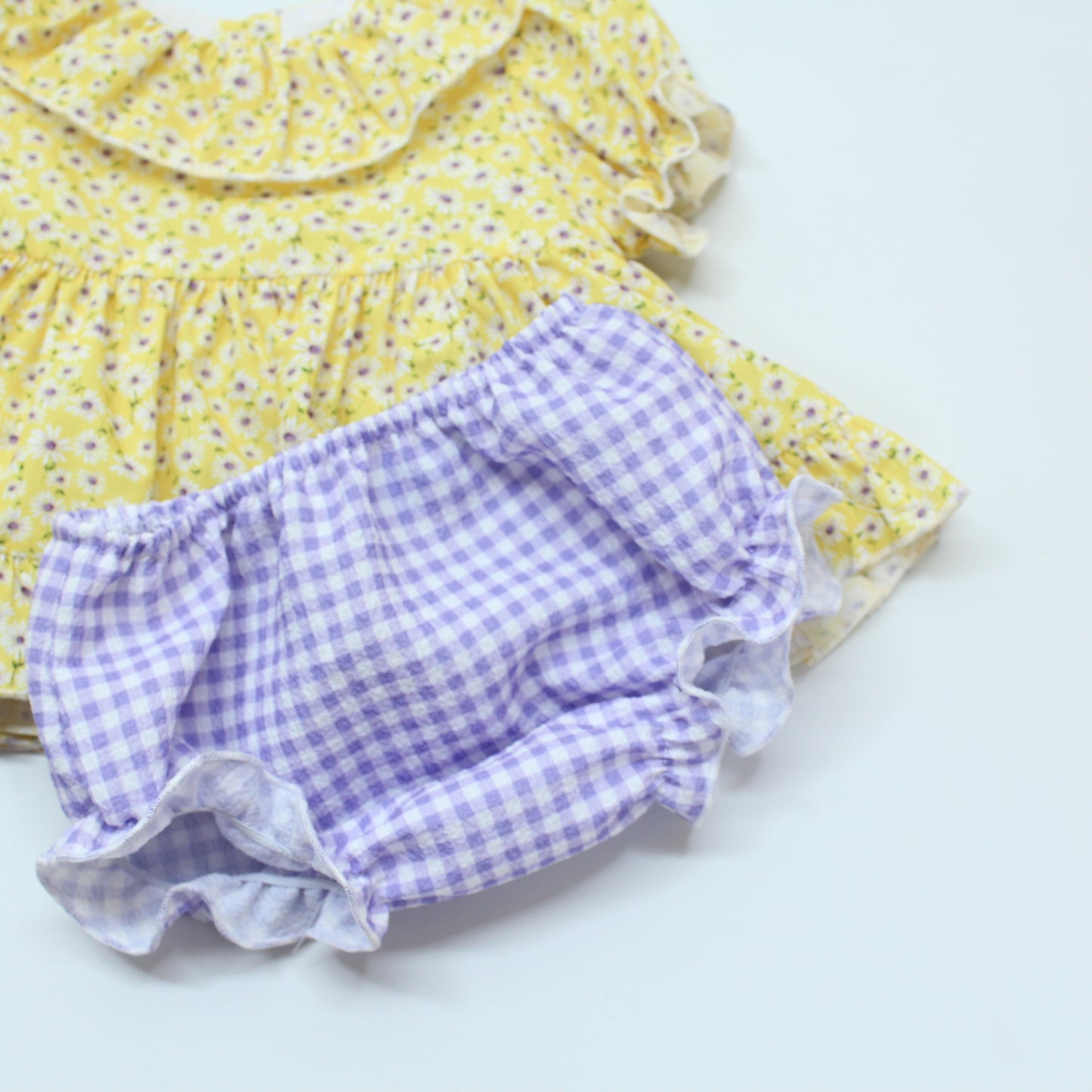 conjunto vestido flores amarilla co cubre calzón, cuadros