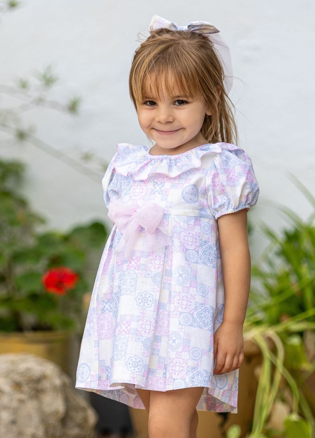 Vestido estampado tonos pastel, moño tul en cintura