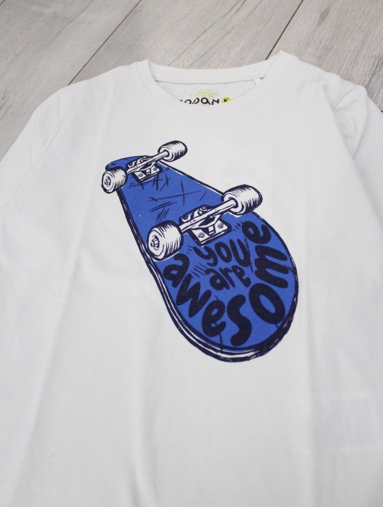 camiseta manga larga color crudo "you are awesome"