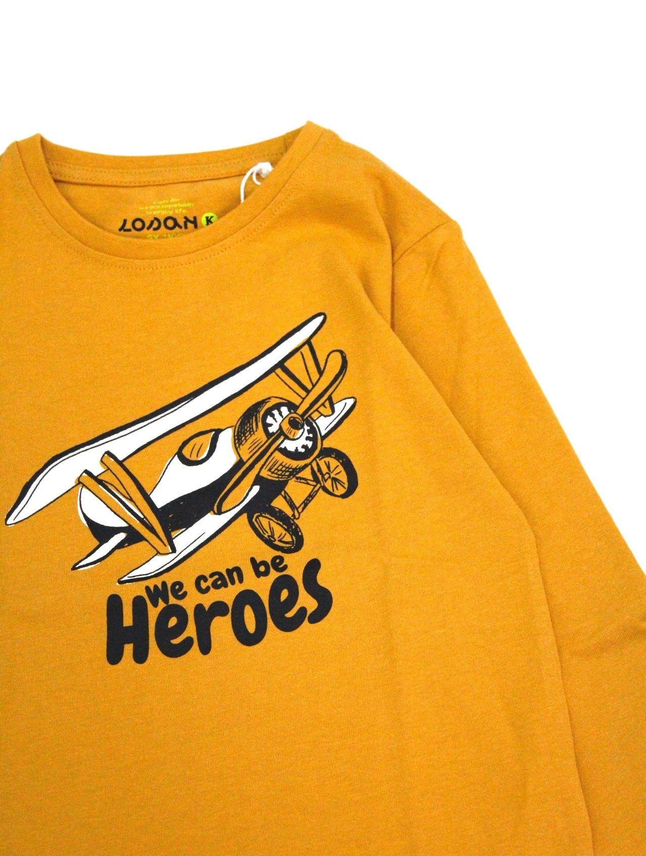 camiseta manga larga color mostaza "we can be heroes"