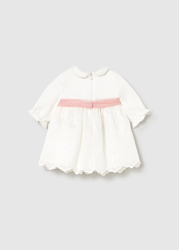 Vestido tul color crudo cinto rosa