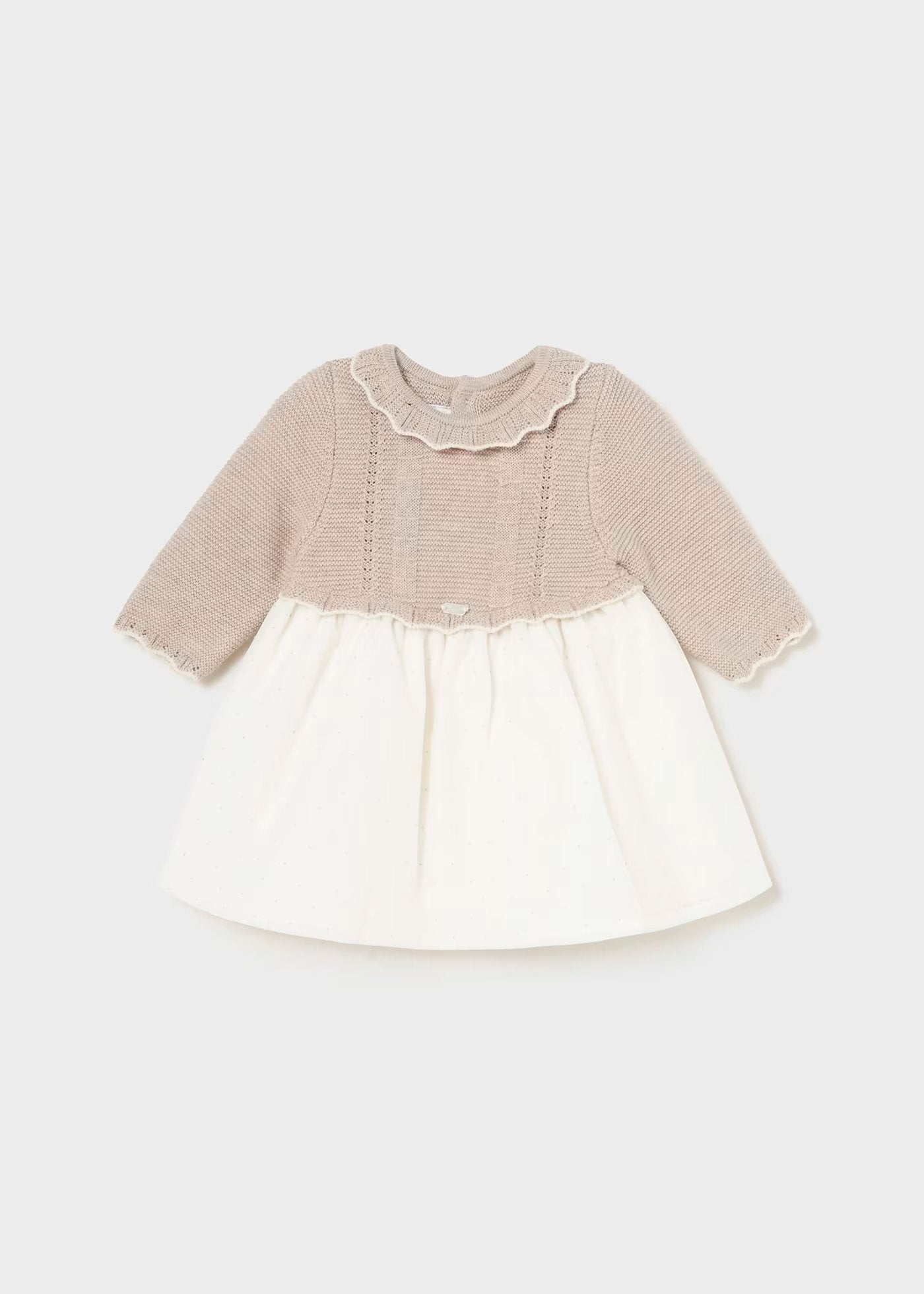 Vestido manga larga tricot, falda de tul color crudo