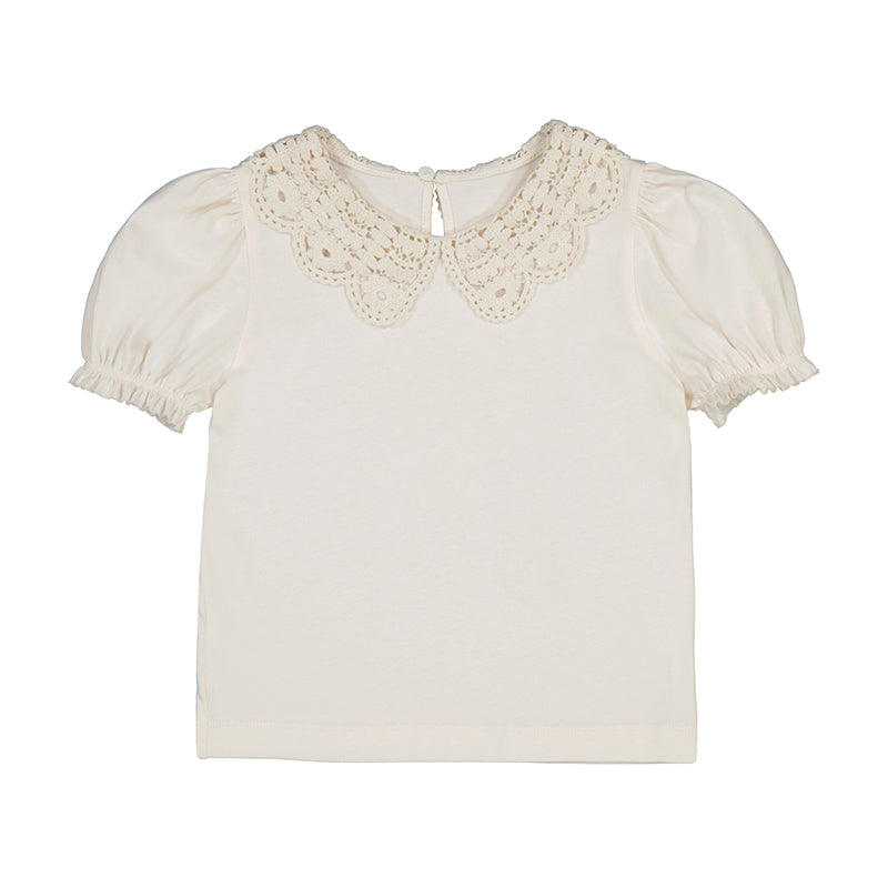 Conjunto blusa blanca, short azul, mayoral