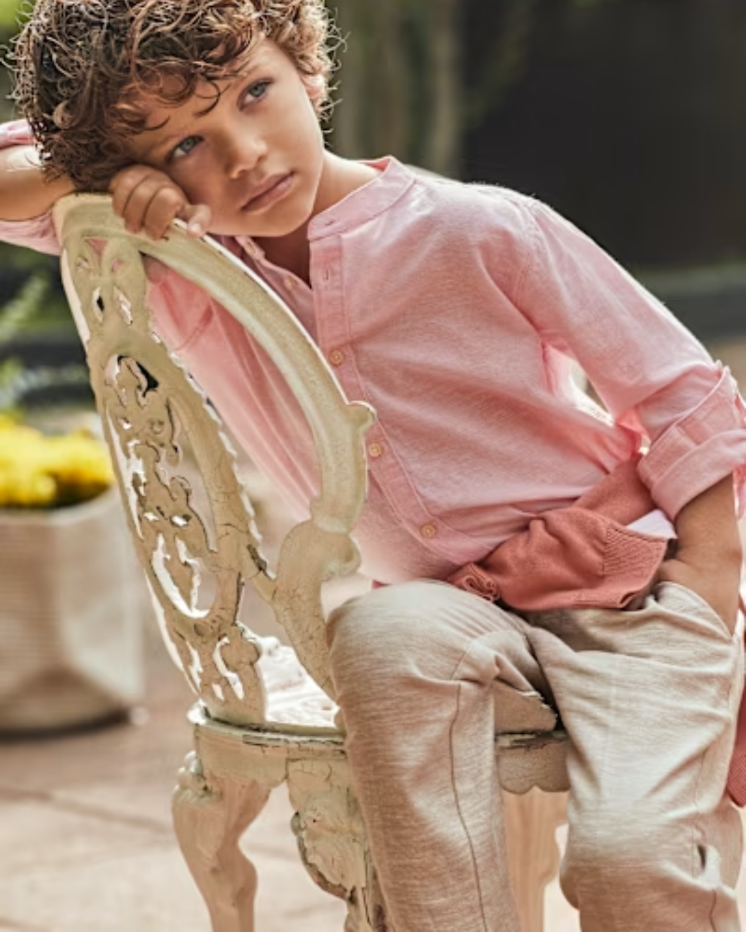 Camisa manga larga con rosa guayaba, cuello mao