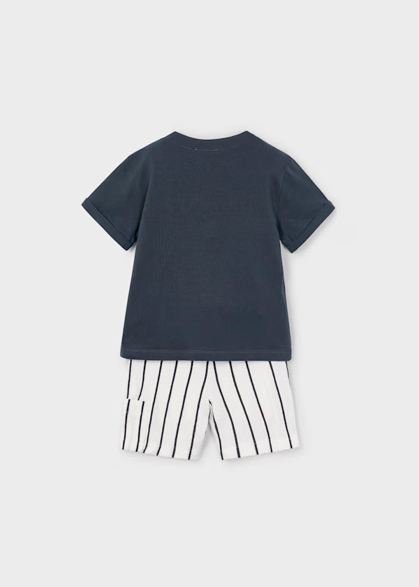 Conjunto bermuda rayas y playera cuello redondo
