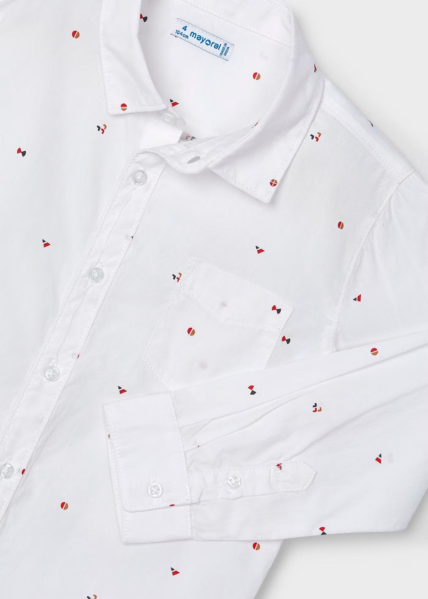 camisa manga larga, color blanco con pequeños dibujos