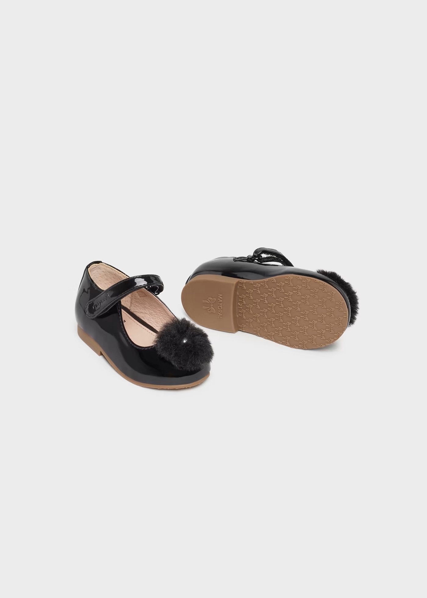 mercedita pompón charol color negro mayoral