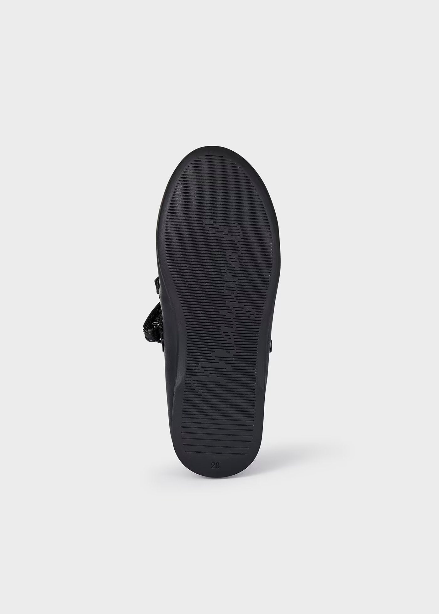 merceditas negro con estoperoles, y doble cierre. con velcro. mayoral