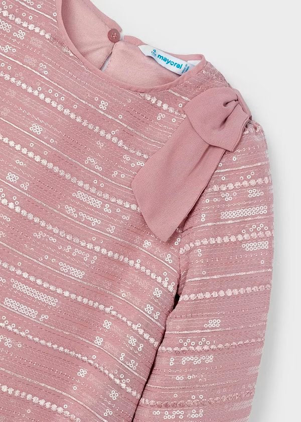 vestido rosado con franjas lentejuela y detalle moño en hombro