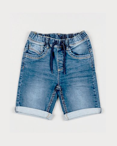 bermuda de mezclilla color azul, para niño