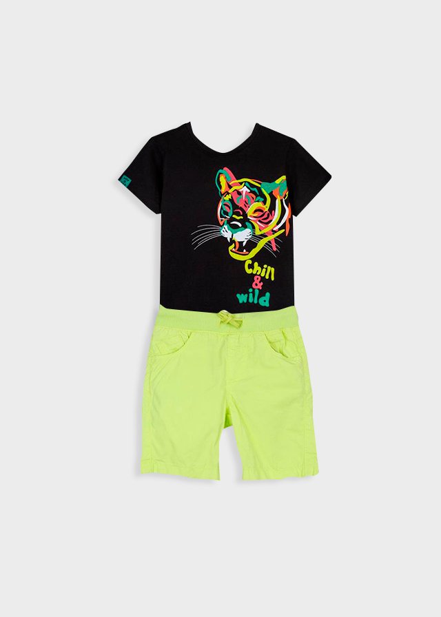 set camiseta con estampado tigre neon, short verde