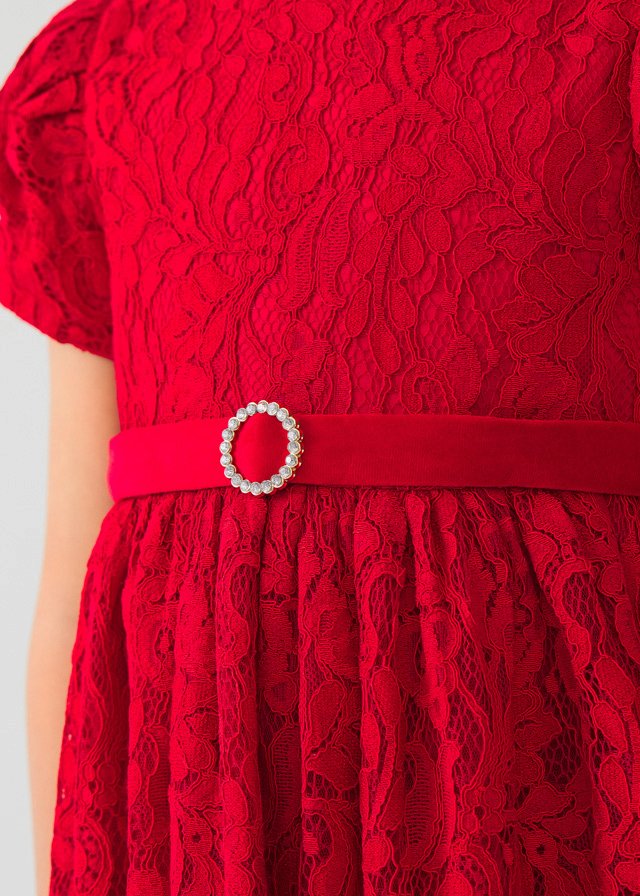 vestido rojo de encaje