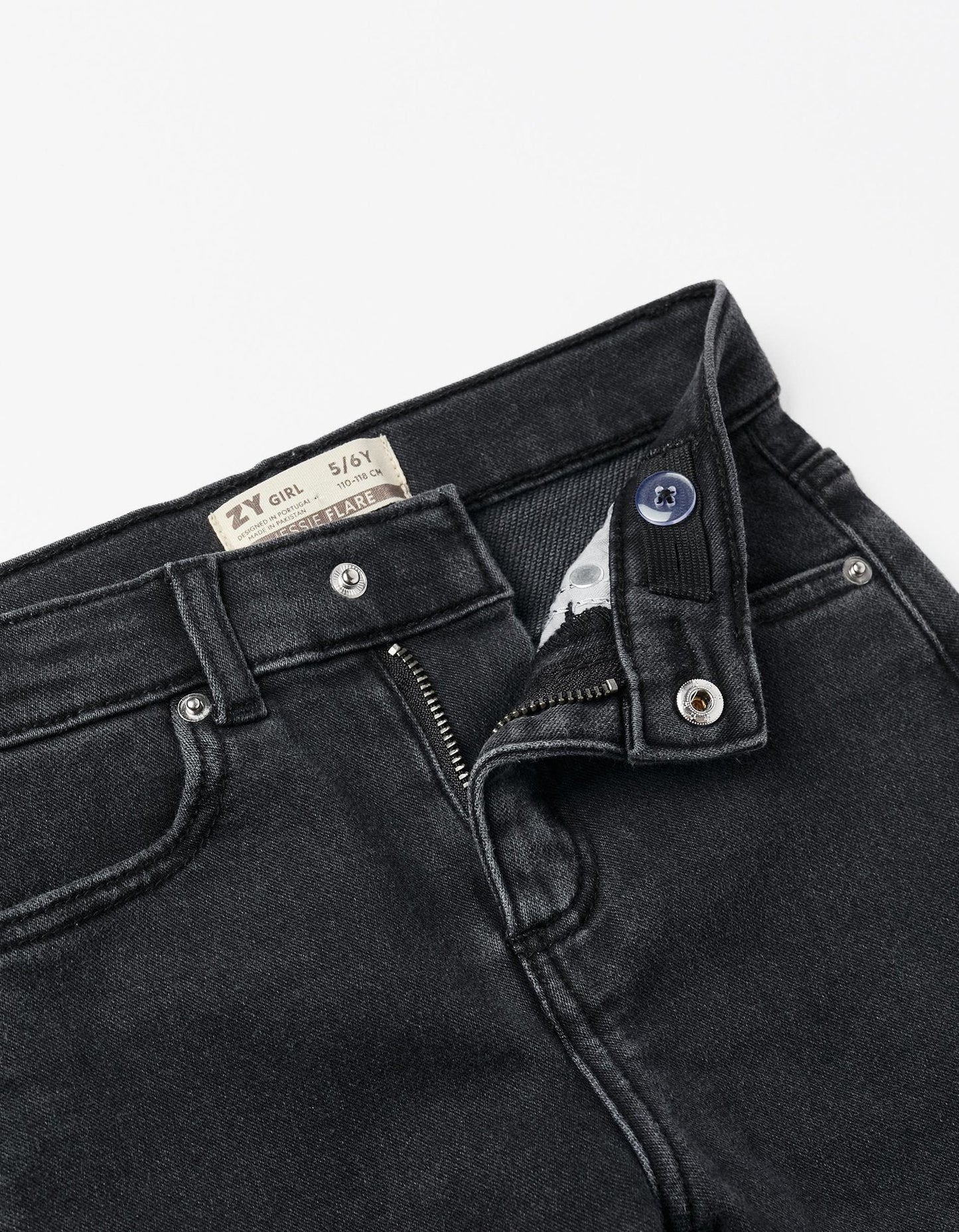 pantalón vaquero, denim negro, flare fit para niña. zippy.