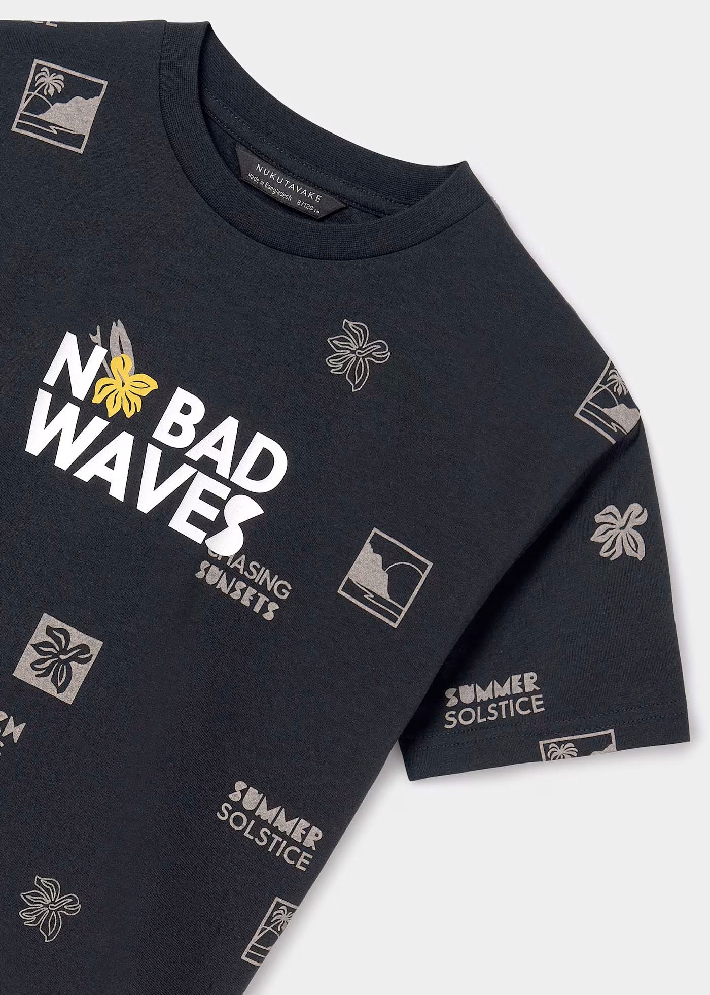 camiseta color gris pizarra, no bad waves