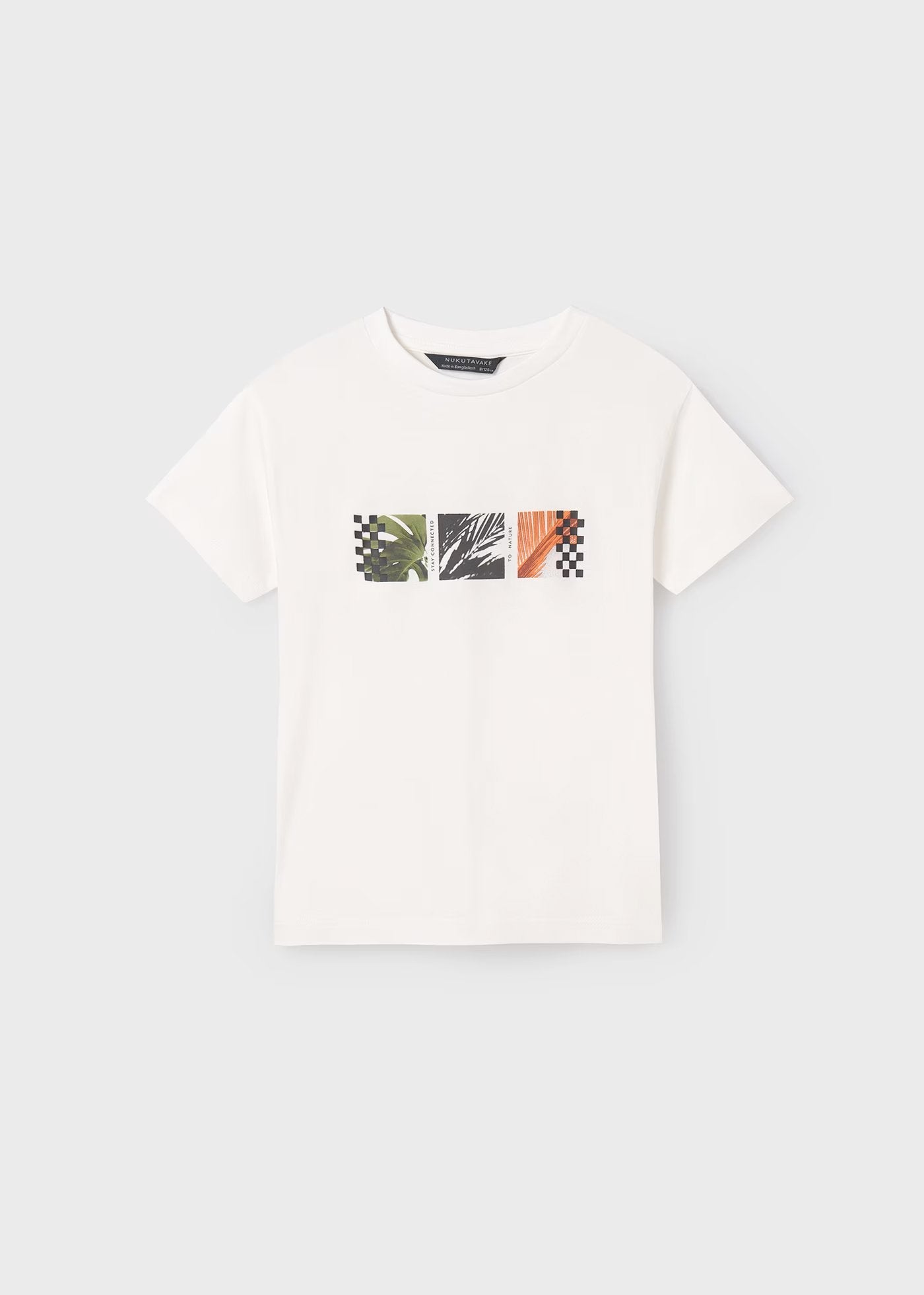 camiseta color blanco, estampado jungla. para niño