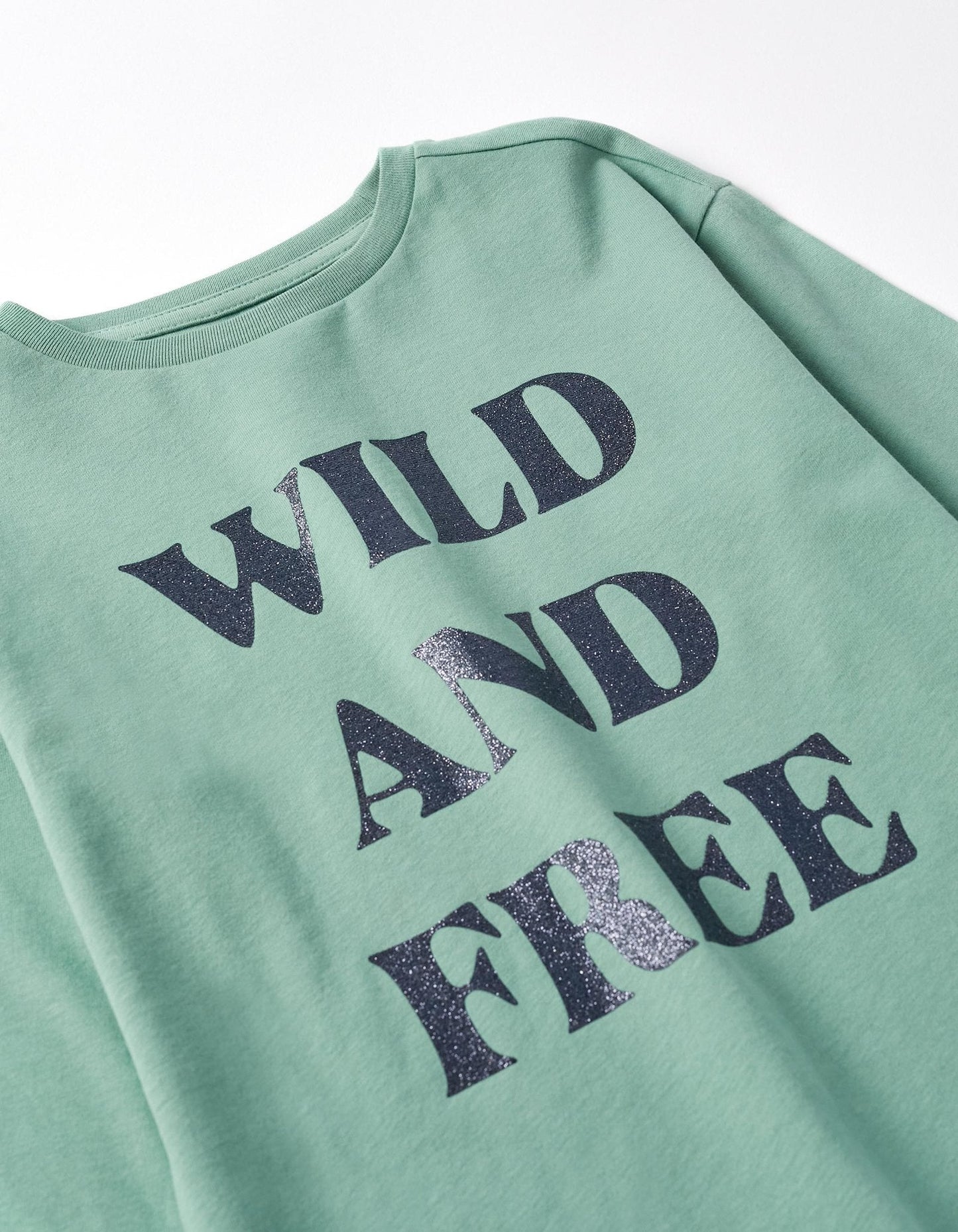 camiseta verde wild and free
