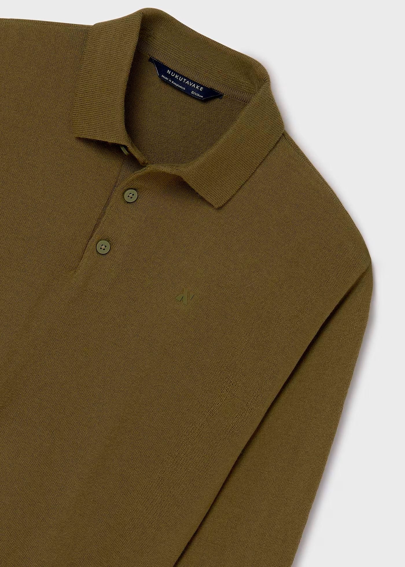 suéter cuello y botones, color verde militar