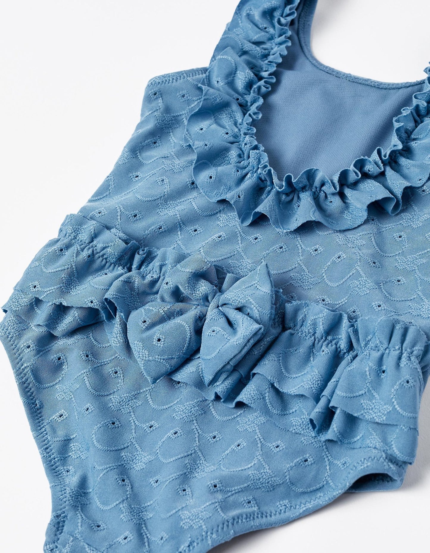 traje de baño azul cielo