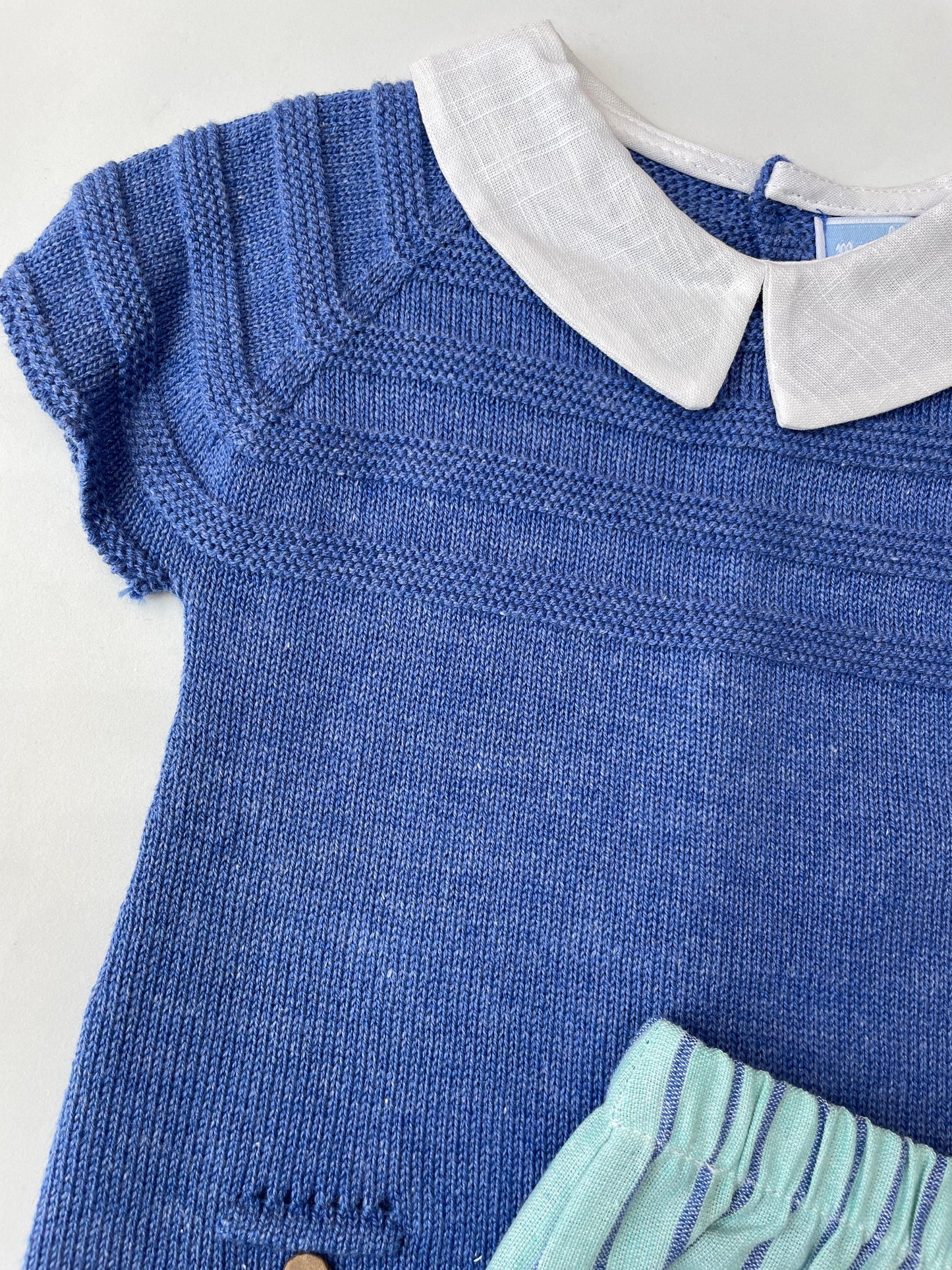 Conjunto playera punto con cuello blanco y calzon a rayas