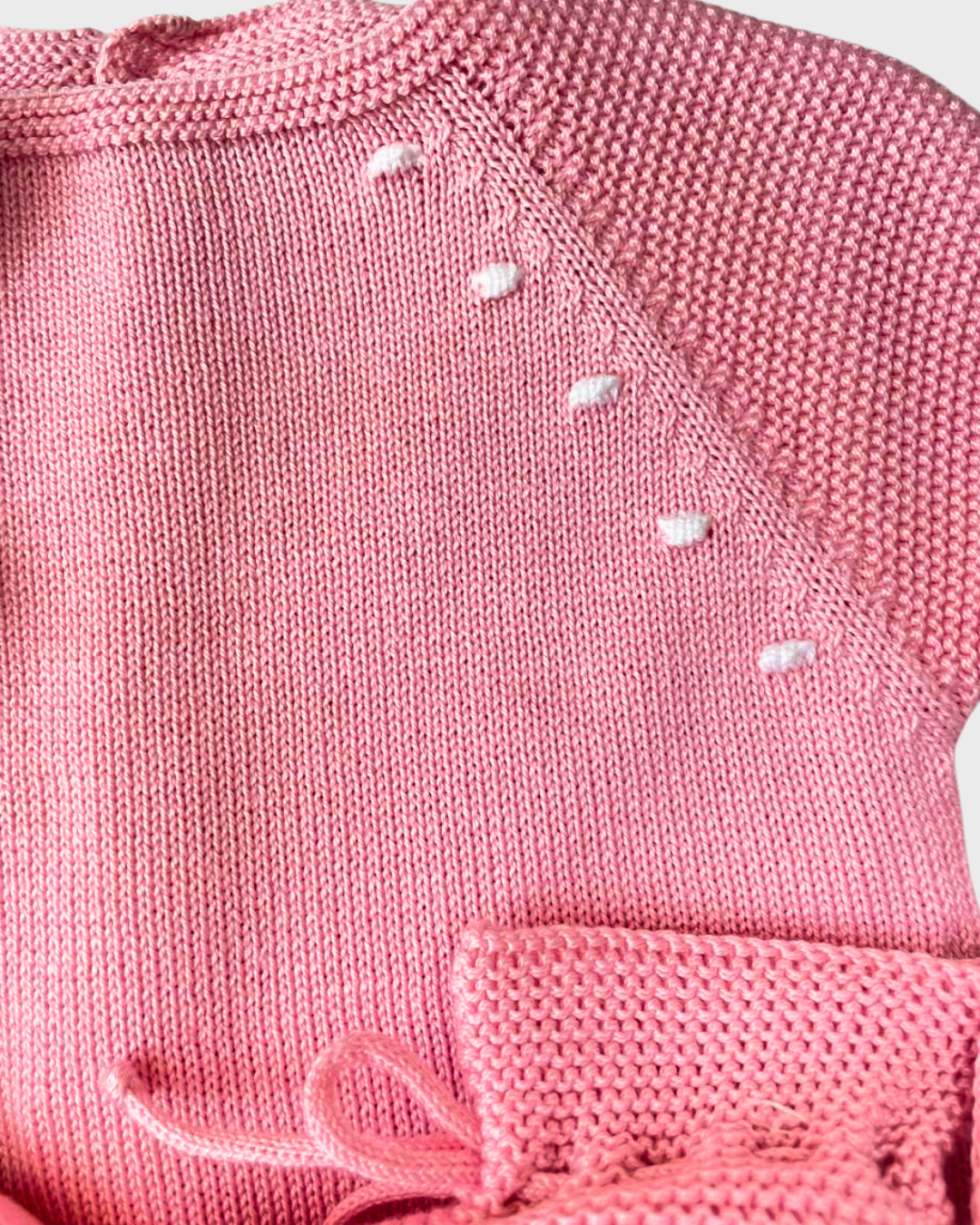 Conjunto rosa punto. Blusa, gorro y zapatos