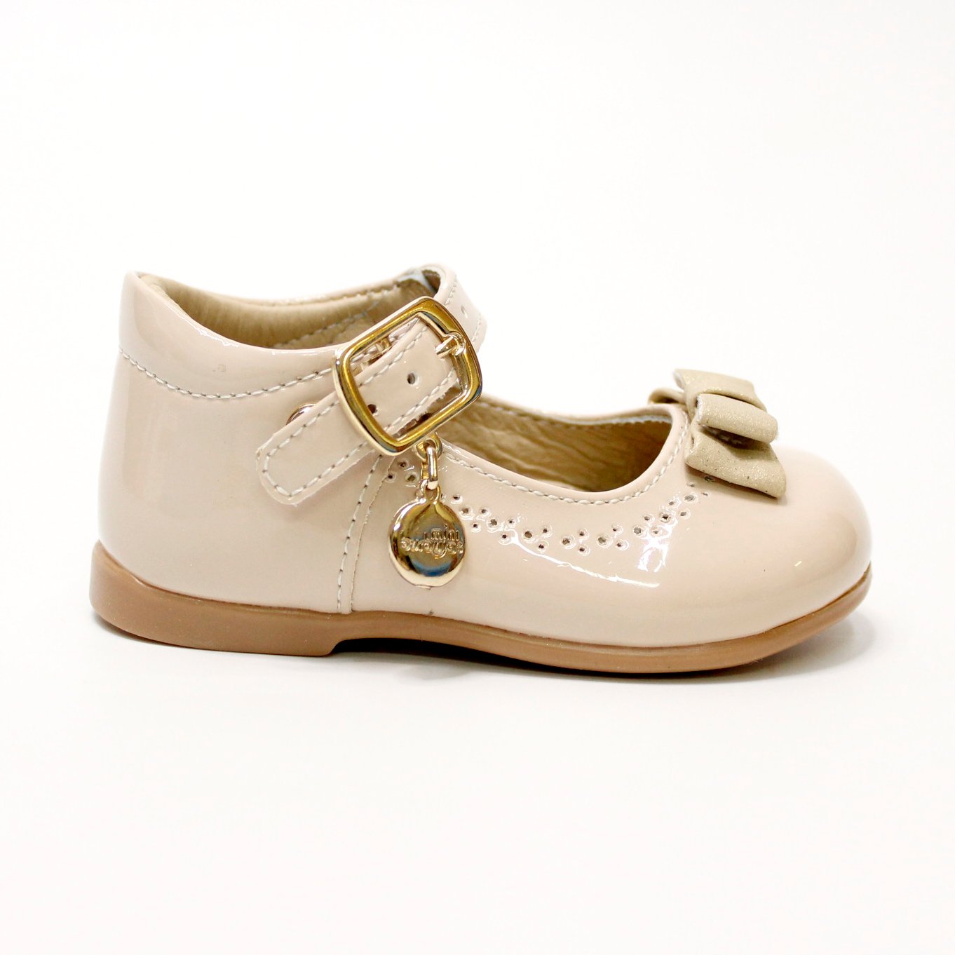 zapato charol color crema