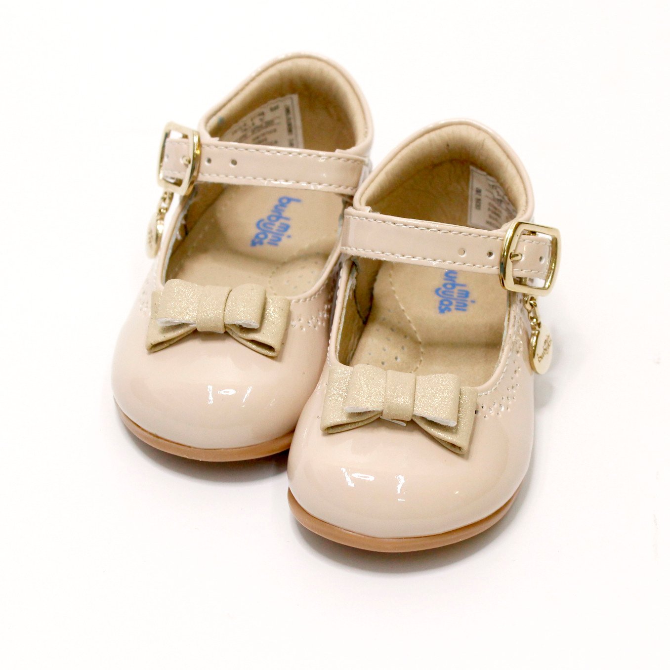 zapato charol color crema