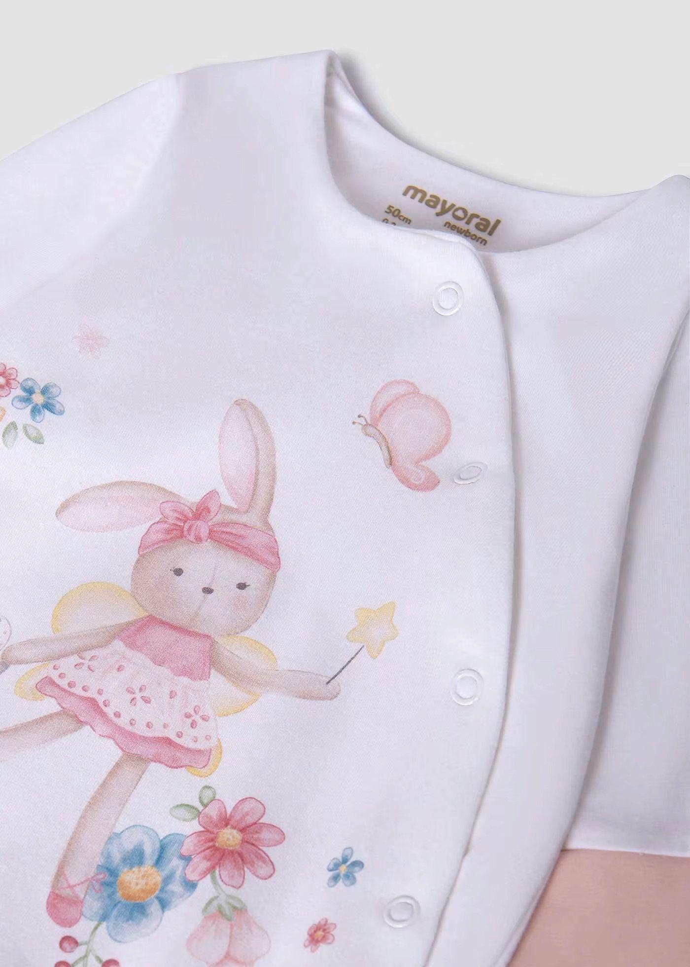 Conjunto pelele con babero y gorrito, blanco rosa conejos